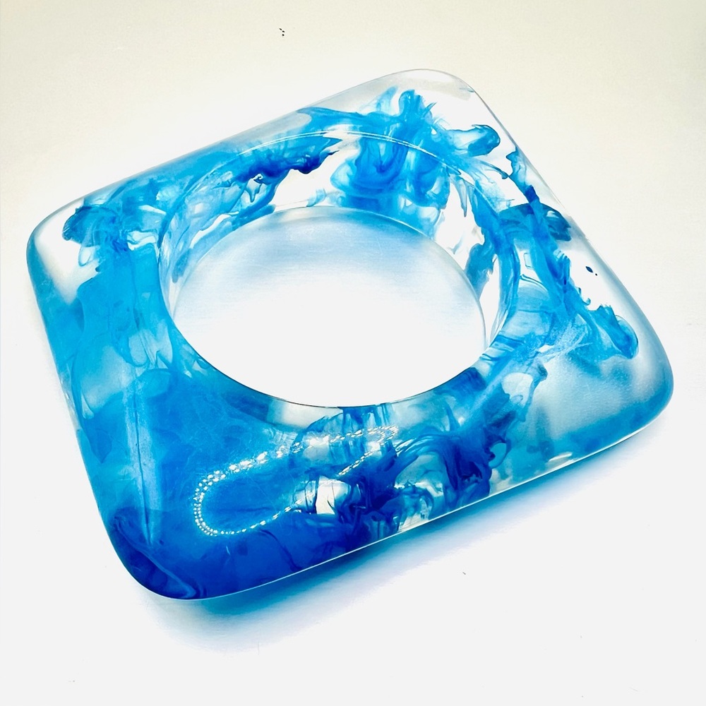 Rare Vintage Lucite Bangle.
